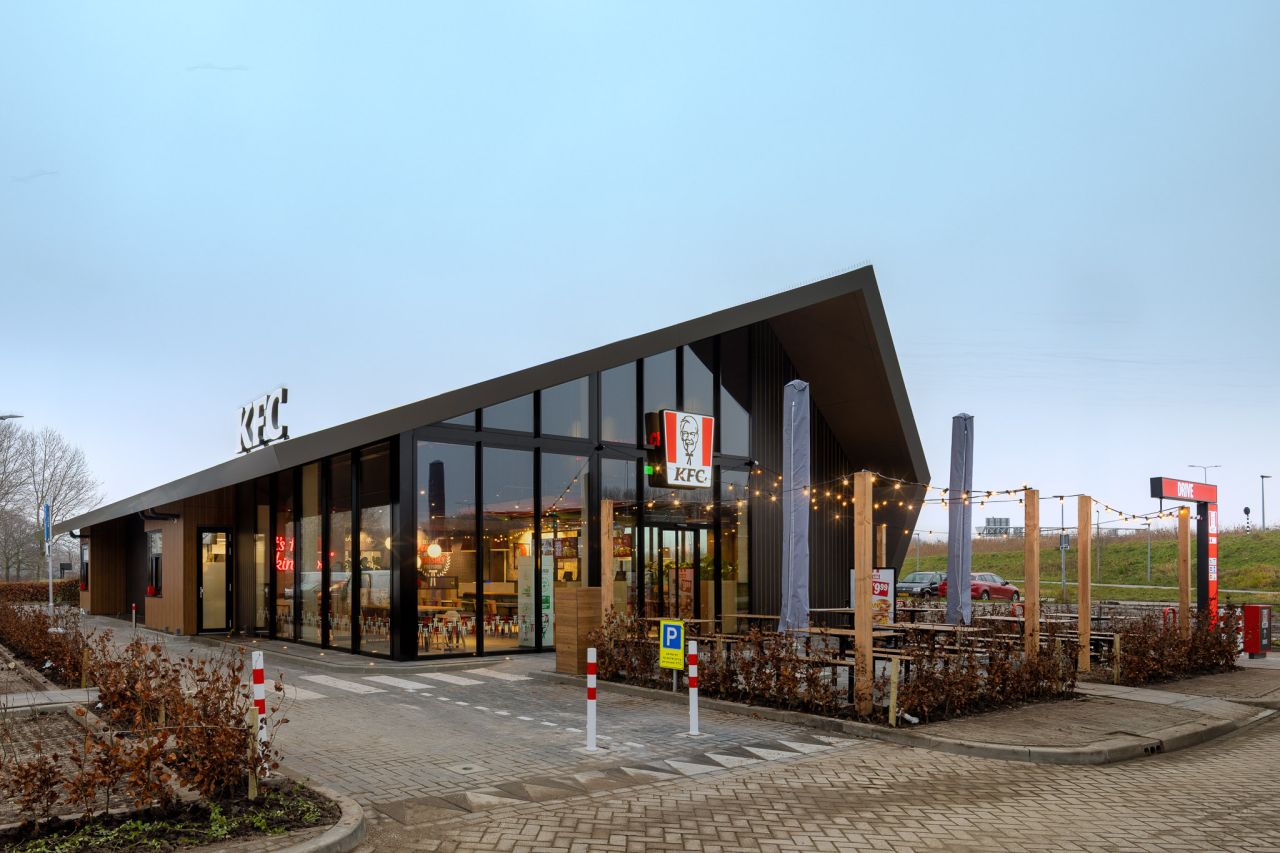 Turn-key verbouwing horeca- en fastfoodketen KFC - Almere haven