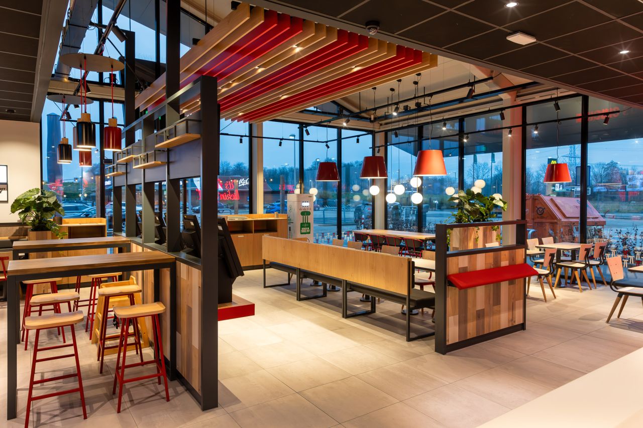 Turn-key verbouwing horeca- en fastfoodketen KFC - Almere haven